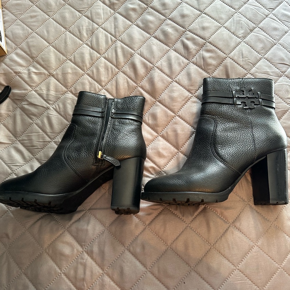 Tory Burch Leigh 90MM Lug Sole Boots size 10 in Perfect Black - Picture 6 of 13
